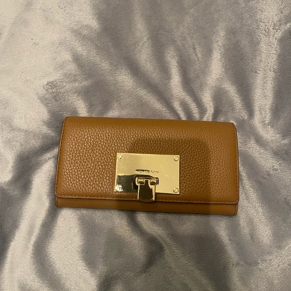 Brown / tan Michael Kors wallet - Picture 1 of 2